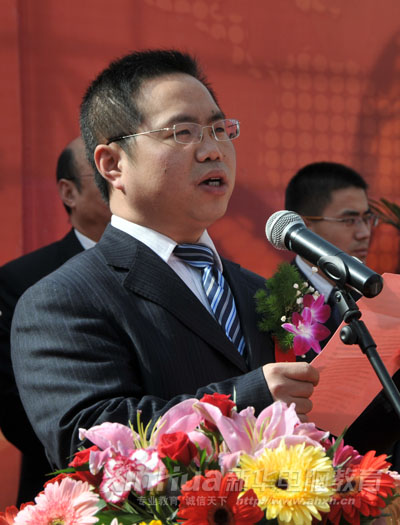 安徽新華電腦專(zhuān)修學(xué)院張明院長(zhǎng)講話(huà)