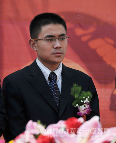 新華教育集團浙江校友協(xié)會會長、浙江南方建筑設(shè)計院建筑工程師許雙貴