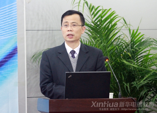 集團烹飪、電腦事業(yè)部束開俊副部長講課
