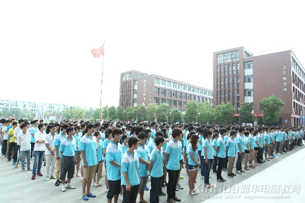 2013年新華首屆網(wǎng)商網(wǎng)貨對接會開幕式現(xiàn)場
