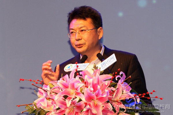 新華教育集團副總裁沙旭在2013年“回響中國”教育年度總評榜榮耀盛典上發表講話