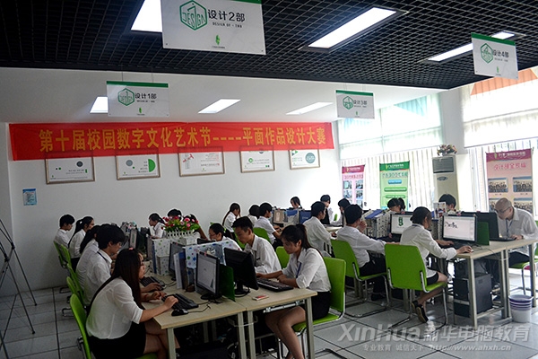 無聲勝有聲 專注的學(xué)子們